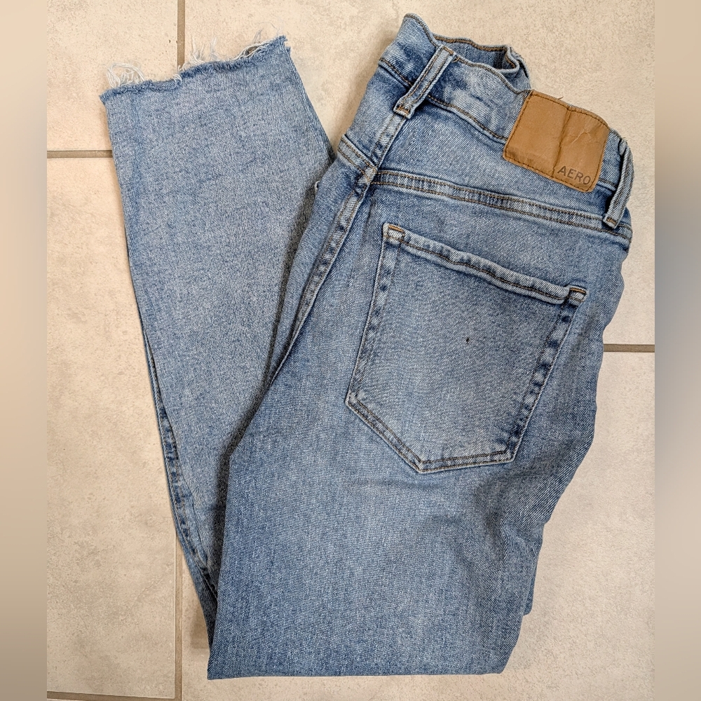 Aeropostale Curvy High-Rise Distressed Mom Jeans Light Blue Size 4 Regular
